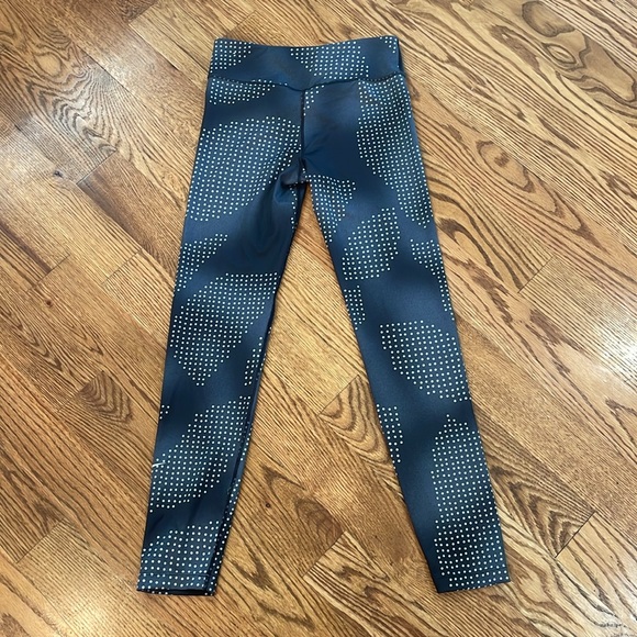 Girl’s Dri-Fit Nike One Leggings/Training Pants. Size Large. Like New Condition. - Picture 8 of 9